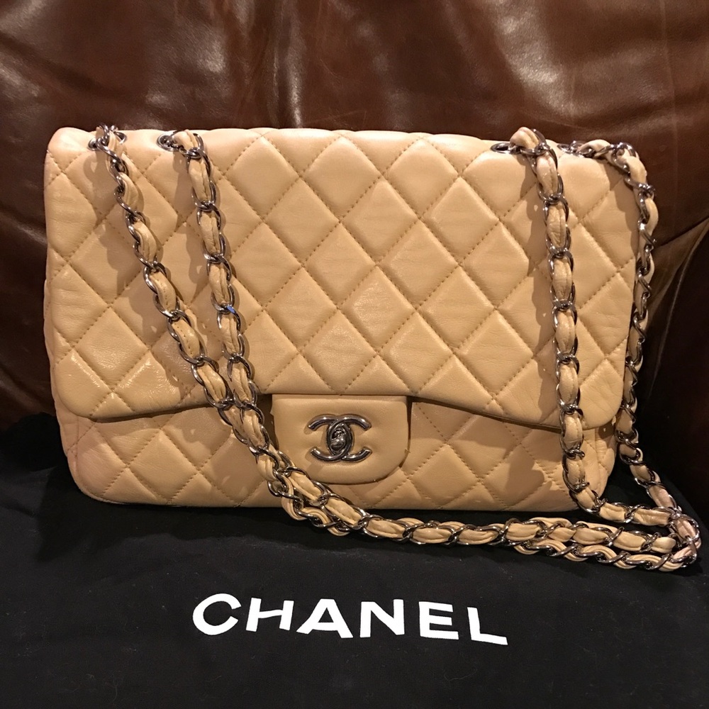 Chanel jumbo flap bag
